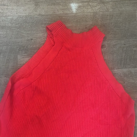 Sleeveless Red Ribbed Top - Picture 3 of 5